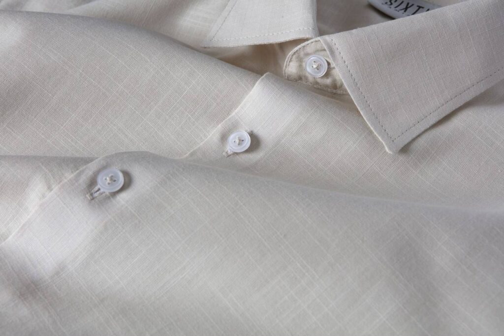 Camisa de tecido cambraia